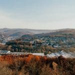 Blick von der Terrasse des Bistros auf die schöne Landschaft des Siegerlandes.
